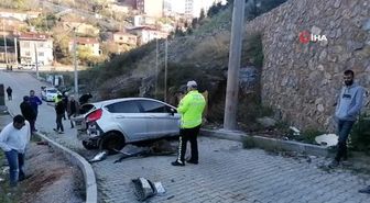 40 metrelik duvardan alt yola uçan aracın sürücüsü kazayı ucuz atlattı