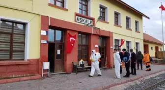 Aşkale'de istasyon binasında dezenfekte çalışmaları yapıldı