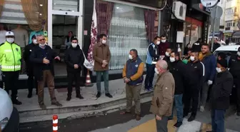 Keşan'da pazarda tezgah açan esnafa maske ve eldiven dağıtıldı