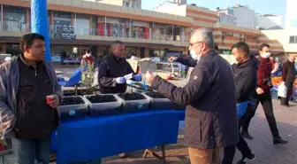 Keşan pazar yerinde maske ve eldiven ile korona virüs önlemi