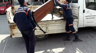 Uzunköprü'de koronavirüs tedbirleri kapsamında banklar kaldırıldı