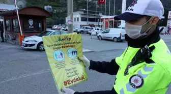 Artvin'de polis ekipleri koronavirüsle ilgili vatandaşları bilgilendiriyor