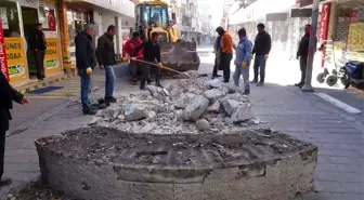 Kırıkhan'da beton banklar söküldü