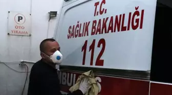 Bolu'da oto yıkamacı sağlık çalışanlarına destek için ambulansları ücretsiz yıkıyor