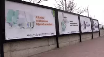 Sağlık çalışanlarına billboardlardan teşekkür