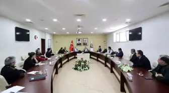 Sakarya'da koronavirüse karşı alınan yeni tedbirlere ilişkin toplantı