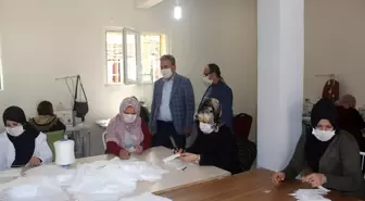 Şanlıurfa'da usta öğreticiler koronavirüse karşı maske üretiyor