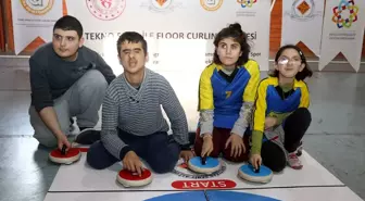 Floor curling sporu görme engelliler için sesli hale getirildi