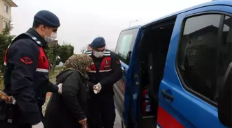 (Özel) Jandarma ekipleri yaşlılar için semt pazarına gidiyor, eczaneden ilaçlarını alıyor