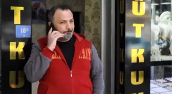 Sahte altın dişlerle kuyumcuyu dolandırdı