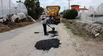 Kumluca'da yol bakım, onarım ve yama çalışması yapıldı