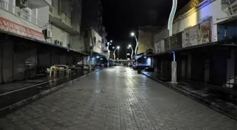 Cizre Belediyesi temizlik mesaisine gece de devam ediyor