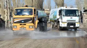 Erzurum'da belediye ekipleri konutları da dezenfekte etmeye başladı