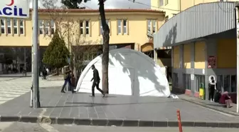 Gaziantep'te hastane bahçelerine triaj çadırı kuruldu