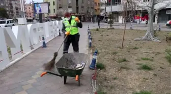 IĞDIR BELEDİYESİ YOLLARI SABUNLU SUYLA DEZENFEKTE EDİYOR