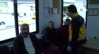 Kağıthane'de taksi şoförlerinin ateşi ölçüldü