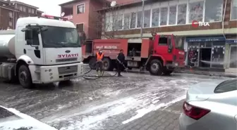 Ahlat'ta cadde ve sokaklar ilaçlı suyla yıkanıyor