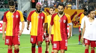 Galatasaraylı Ahmet Çalık, Selçuk İnan ve Şener Özbayraklı, hastaneye yatak ve malzeme yardımında bulundular