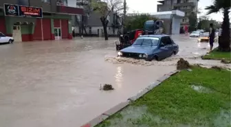 Osmaniye'de sağanak; cadde ve sokaklar su altında