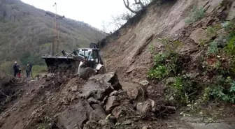 Zonguldak'ta heyelan nedeniyle kapanan mahalle yolu açıldı