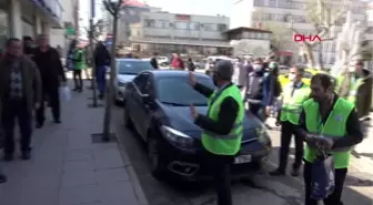 EDİRNE Kuyruklarda bekleyenleri 'Gönüllü tedbir ekibi' uyarıyor - YENİDEN