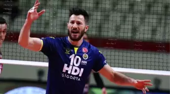 Fenerbahçe'nin milli voleybolcusu Emre Batur'dan evde form tutma vurgusu