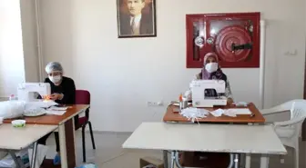 Gülnarlı kadınlar maske üretiyor