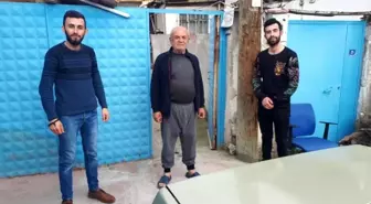 Ahmet amcanın kömürlerini gönüllü gençler taşıdı