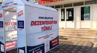 Kınık Belediyesi işçileri dezenfeksiyon tüneli yaptı