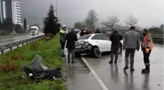 Samsun'da refüje çarpan otomobilin sürücüsü yaralandı