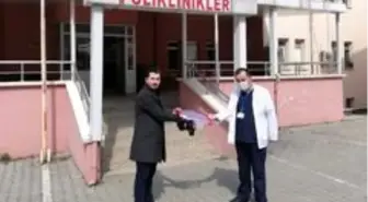 Gönüllü öğretmenlerden sağlık çalışanlarına siper koruyucu maske