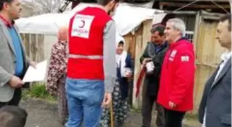 Kızılay, yardımları yaşlılara ulaştırıyor