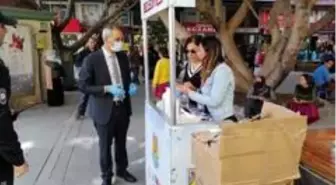 Tarsus'ta vatandaşlara maske, dezenfektan ve akıllı bileklik hizmeti