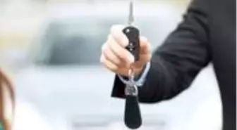 Sıfır diye aldığı otomobili detaylı inceleten genç, soluğu mahkemede aldı