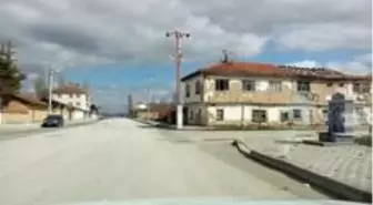 Aslanapa, 20 yaş sokağa çıkma yasağı ile birlikte evlere kapandı