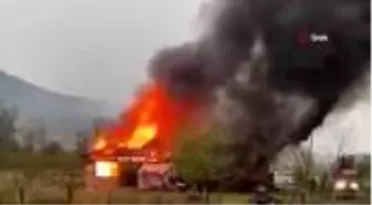 Cumayeri'nde tek katlı ev alev alev yandı