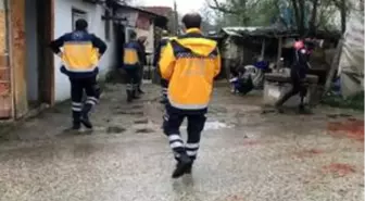 Düzce'de silahlı saldırıya uğrayan baba ile oğlu yaralandı
