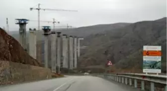 Eğiste Viyadüğü'nde çalışmalar sürüyor