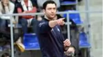 Ferhat Akbaş, Polonya'da yılın en başarılı başantrenörü seçildi
