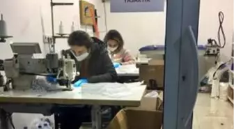 Gelibolu'da esnaf ürettiği maskeleri 1,5 liradan satışa sundu