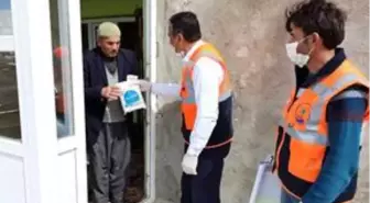 Gürpınar Belediyesi ilçedeki tüm yaşlılara hijyen paketi dağıttı