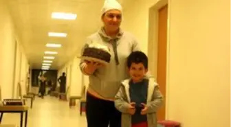 Karantinada tutulan 4 yaşındaki Mehmet'e doğum günü sürprizi