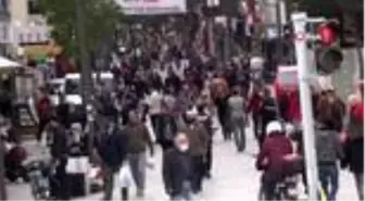 Karşıyaka Çarşısı salgına rağmen yine boş kalmadı