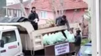 Korona virüsünden etkilenen yaşlılar için kamyonla erzak dağıttılar