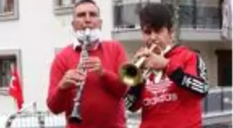 Moral orkestrası vatandaşı eğlendirdi