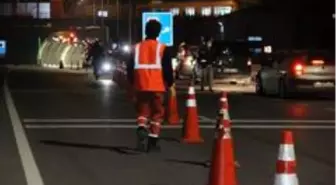 Polis ekipleri uygulama noktaları kurdu; İzmir'e giriş çıkışlar yasaklandı