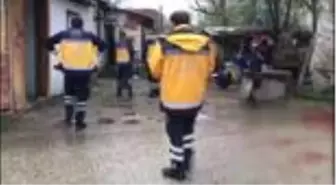 Silahlı saldırıya uğrayan baba ile oğlu yaralandı - DÜZCE