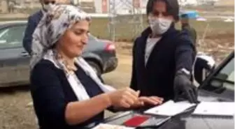 Yüksekova'da bin TL'lik yardımlar hak sahiplerine ulaştırılıyor