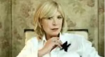 Ünlü sanatçı Marianne Faithfull corona virüse yakalandı!