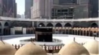 Koronavirüs nedeniyle kapatılan Kabe'nin etrafındaki tavaf alanı boş haliyle görüntülendi